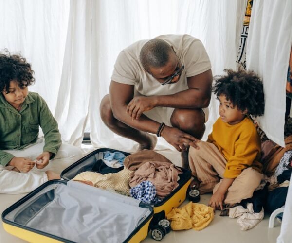Best Travel Tips for Families Traveling With Kids Guide