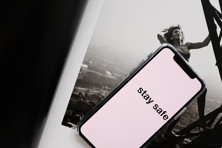 How to Stay Safe While Traveling Alone: Complete Guide